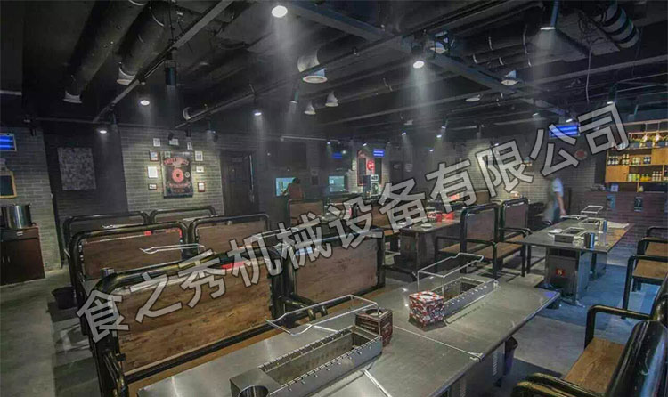 食之秀自動燒烤設(shè)備廠提供燒烤店用自動燒烤機(jī)、桌椅餐具等整店設(shè)備供應(yīng)